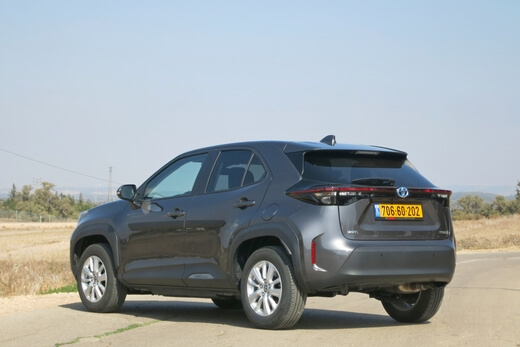 טויוטה יאריס קרוס מול סקודה קאמיק